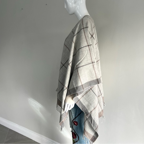 EILEEN FISHER Gray 100% Alpaca Plaid Checkered Fringed Shawl Wrap Cape Poncho - Picture 4 of 13